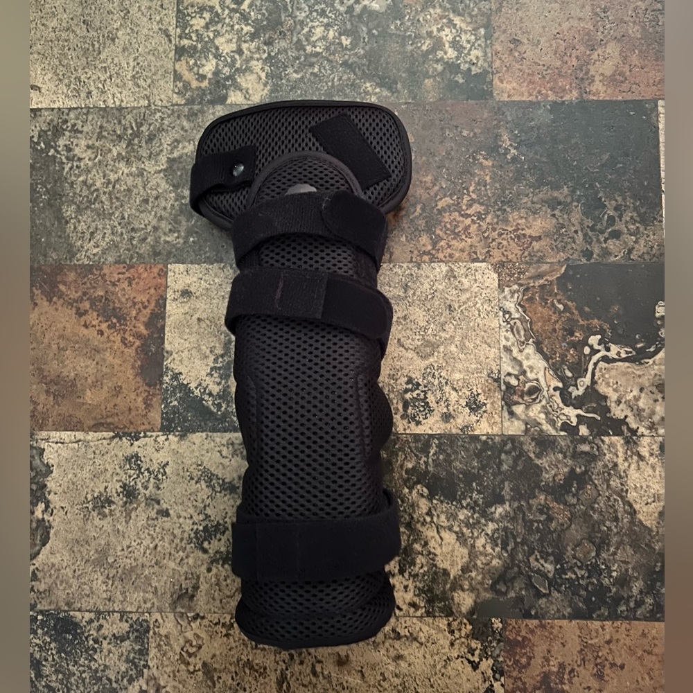 ISO Preferred 2 Wrist splints Left & Right stabilizes neutral position.NWT